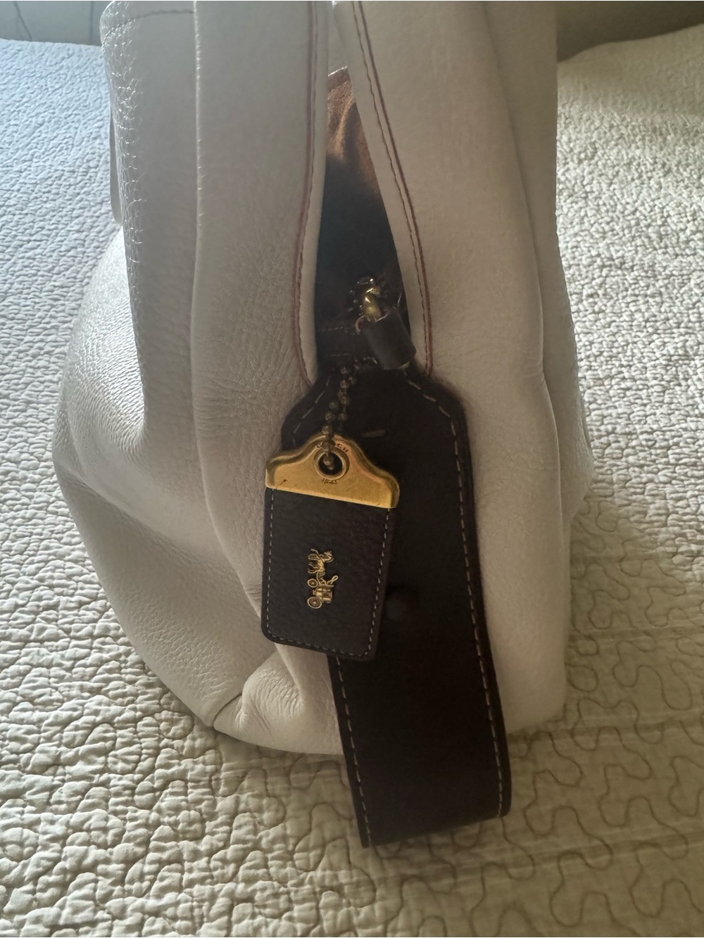 Coach 1941 Bandit 39 Hobo in Chalk with Gold Hardware - Picture 15 of 16